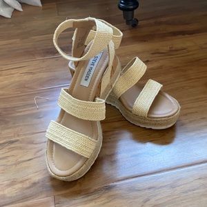 Never worn before Steve Madden platform sandals